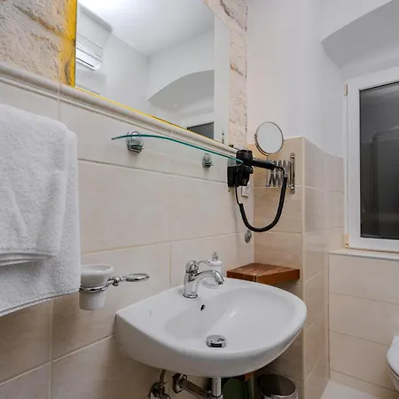 Апартаменти By The Sea Komiza, Vis - 3035 Комижа